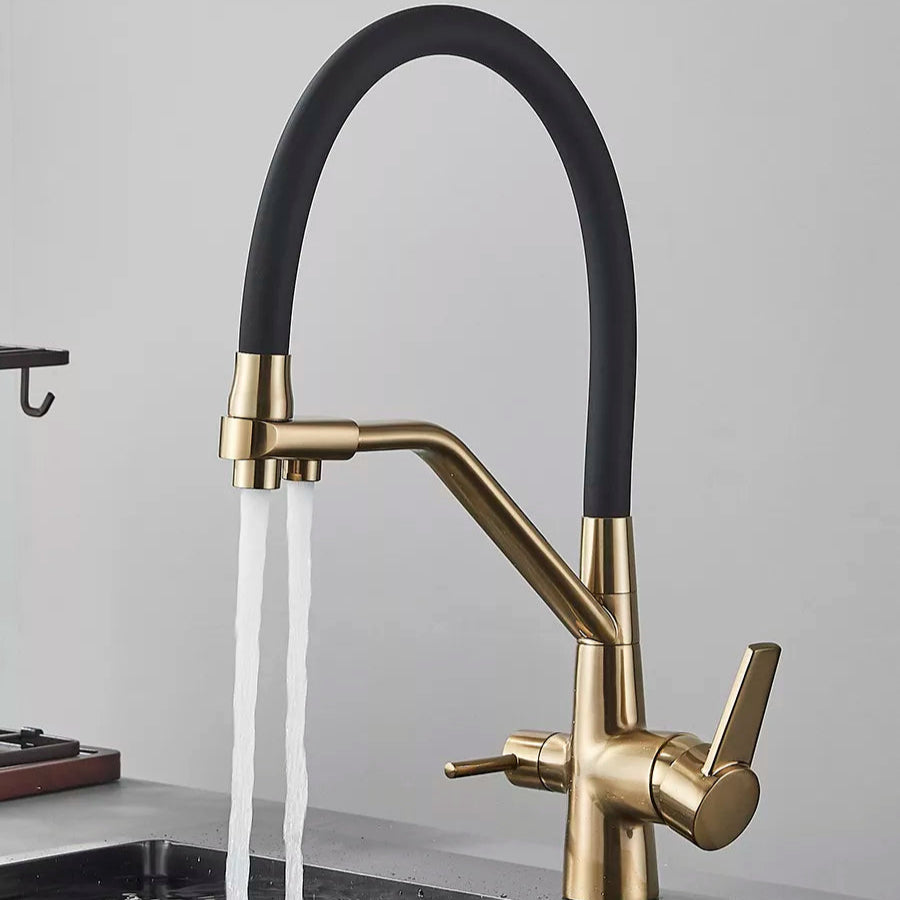 Robinet Cuisine Liora – Laiton Doré avec Flexible en Silicone Noir et Bec Pivotant
