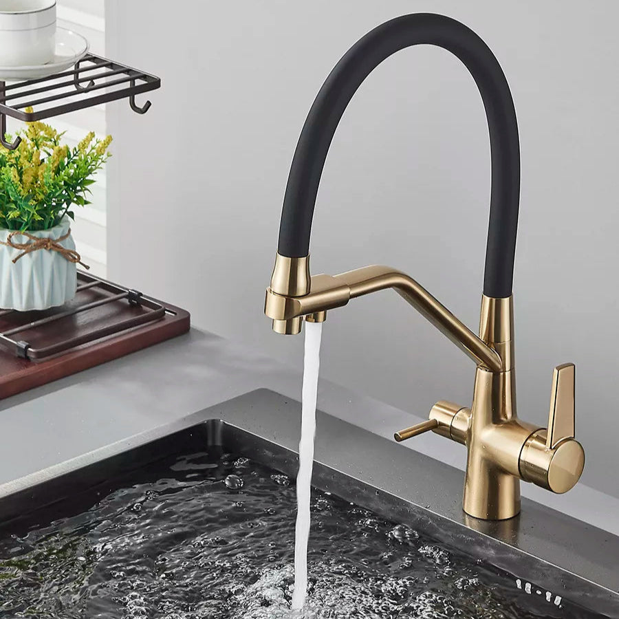 Robinet Cuisine Liora – Laiton Doré avec Flexible en Silicone Noir et Bec Pivotant