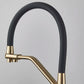 Robinet Cuisine Liora – Laiton Doré avec Flexible en Silicone Noir et Bec Pivotant